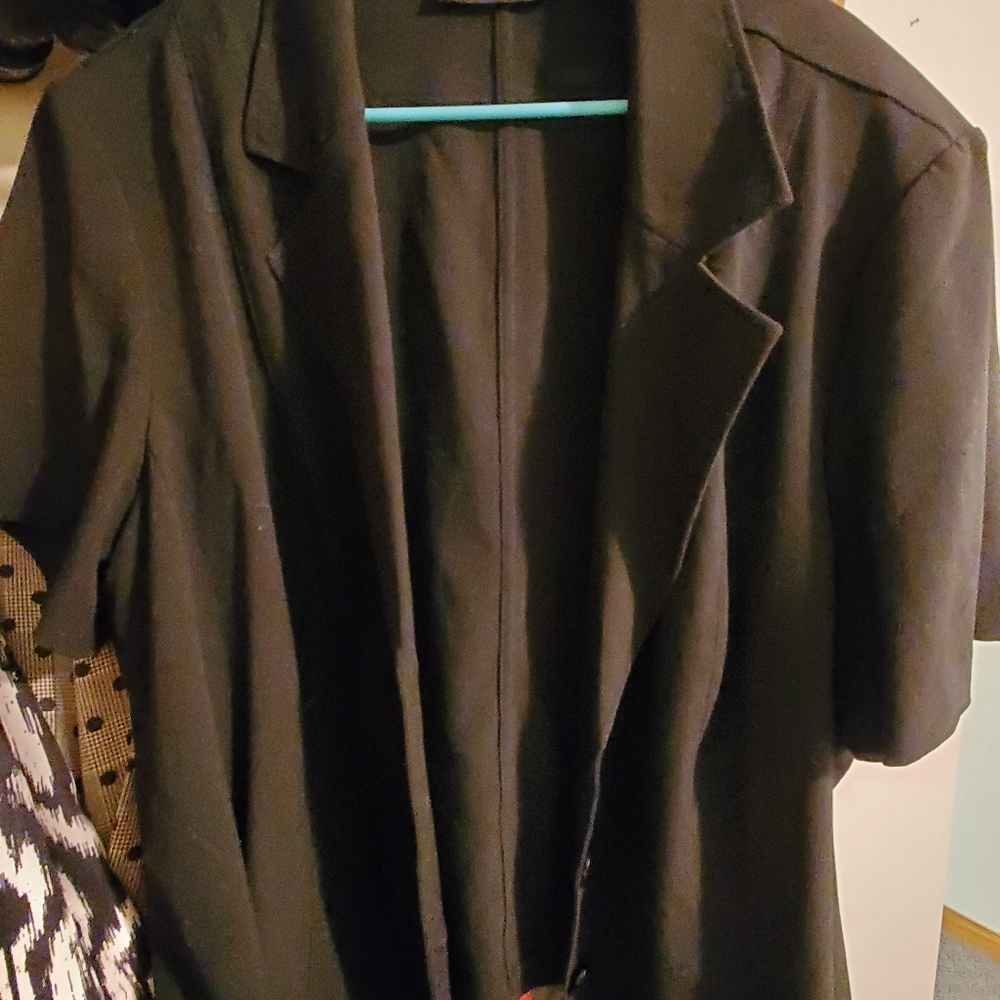 Short sleeve suit jacket